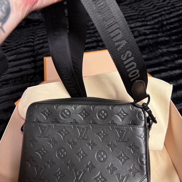 Louis Vuitton Black Monogram Duo Messenger Bag -NIB - Picture 9 of 14